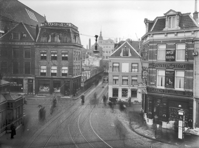 853670 Gezicht in de Potterstraat te Utrecht, vanaf het hoekpand Lange Jansstraat/Voorstraat, tijdens de afbraak van de ...